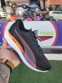 Tênis de corrida Puma Magnify Nitro Surge masculino - Preto