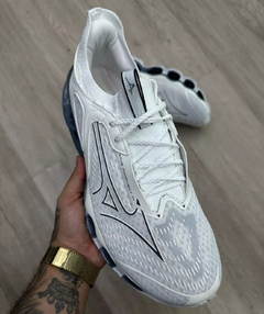 TENIS MIZUNO PROPHECY 14 BRANCO E AZUL na internet