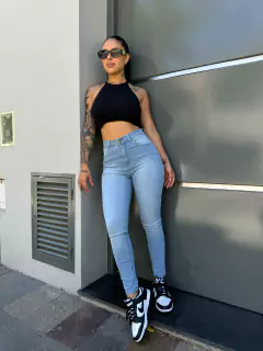 Denim Frida en internet