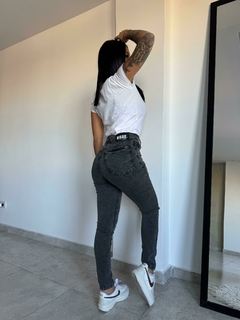 Denim Bora en internet