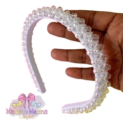 Tiara bordado em pérolas brancas e transparentes