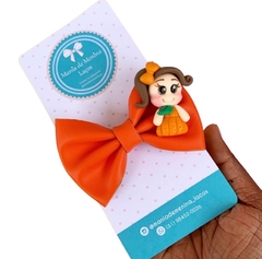 Laço Boneca laranja na xuxinha na internet