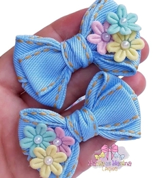 Parzinho jeans florzinhas na presilha