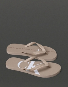 CHINELO CALVIN KLEIN JEANS FEMININO CAQUI - Dona Chica