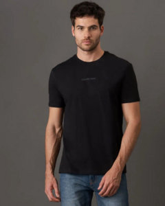 CAMISETA MASCULINA CALVIN KLEIN JEANS LOGO CENTRALIZADA PRETA