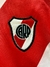 Escudo de River Plate en la camiseta titular para niños 2024/5.