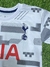 Camiseta del Tottenham Hotspur para niño con el nombre "Cuti Romero" y diseño en tonos grises.