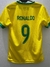 Camiseta amarilla de Brasil para niños con el nombre "RONALDO" y el número 9 en la espalda.