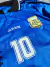 Camiseta retro de fútbol azul con el número 10 y el escudo de la AFA, marca Adidas.