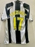 Camiseta retro de Juventus de 2004, con el nombre "TREZEGUET" y el número 17 en la parte posterior.