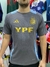 Remera de entrenamiento gris de Argentina con logo de la AFA y patrocinador YPF, vista frontal.