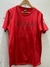 Remera roja de algodón del club Independiente con el texto "Independiente" en el frente.