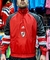 Buzo anorak rojo y negro de River Plate, con logo de Adidas y escudo del club en el pecho.