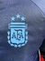 Logotipo de la Asociación del Fútbol Argentino (AFA) en un camperón azul.