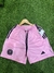 Shorts rosa del Inter de Miami con detalles en negro y logo del equipo.
