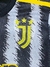 Logotipo de la camiseta de la Juventus 2023/24 con el nombre "RABIOT" y detalles en amarillo.