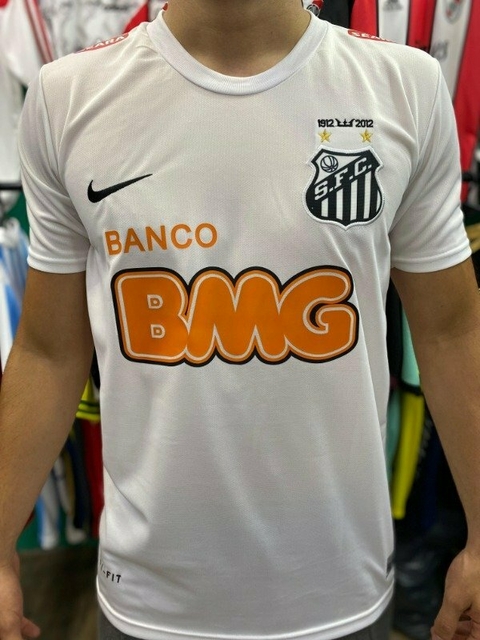 Camiseta blanca del equipo Santos con el logo y patrocinador BMG, representando a Neymar, temporada 2011/12.