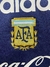 Logotipo bordado de la AFA en un buzo retro azul de Argentina 1996.