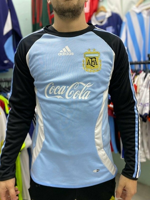 Buzo retro de Argentina 2006, con logo de AFA y patrocinador Coca-Cola