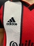 Camiseta retro de River Plate tricolor con el logo de Adidas en el pecho.
