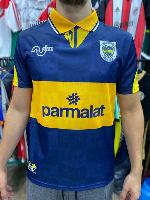 Camiseta retro de Boca Juniors, modelo Olan Maradona Parmalat 1996, con diseño en azul y amarillo.