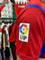Detalle de la camiseta retro de Barcelona 2002/03 con el logo de La Liga en la manga.