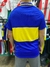 Camiseta de Boca Juniors, vista trasera, con diseño en azul y amarillo.