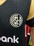 Camiseta negra del club San Lorenzo con el logo "ASLA" en el pecho y detalles dorados.