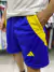 Short de Boca Juniors de Adidas, en tonos azul y amarillo, con detalles en los costados y logo de la marca.