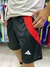 Shorts de River Plate en negro con detalles en rojo y cierres.