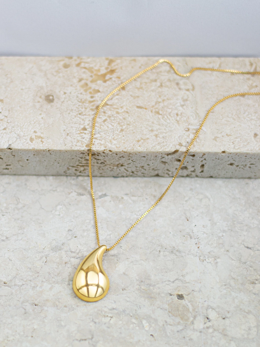 Colar Dourado Gota Irregular