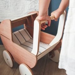 Cochecito de madera