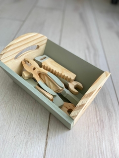 Caja de herramientas de madera en internet