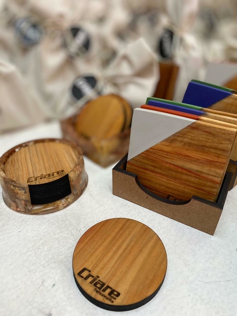 Kit corporativo - Porta copos em madeira e resina