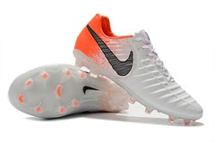 Chuteira Tiempo Legend 7 FG
