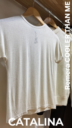 REMERA COOLER THAN ME - El Almacén de Adriana Kuntz