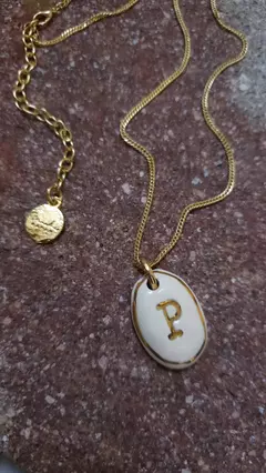 COLLAR LETRAS DORADO - comprar online