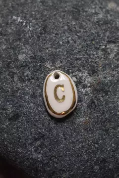 COLLAR LETRAS DORADO - comprar online