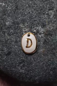 COLLAR LETRAS DORADO