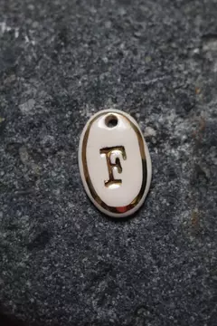 COLLAR LETRAS DORADO - tienda online