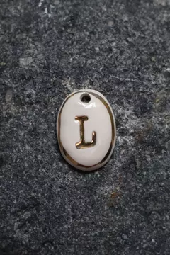 COLLAR LETRAS DORADO