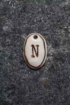 COLLAR LETRAS DORADO - tienda online