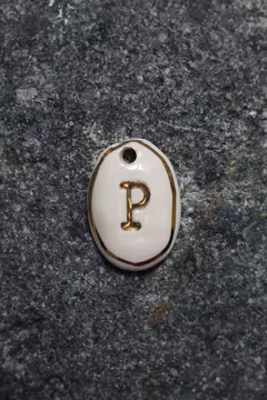 COLLAR LETRAS DORADO