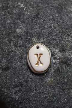 COLLAR LETRAS DORADO - El Almacén de Adriana Kuntz