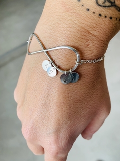 Pulsera infinito iniciales en internet