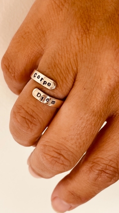 Anillo Carpe Diem