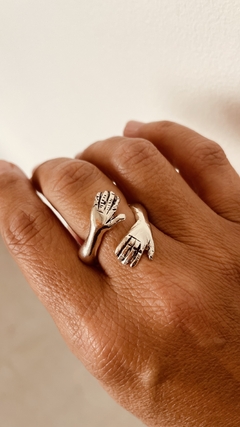 Anillo abrazo en internet