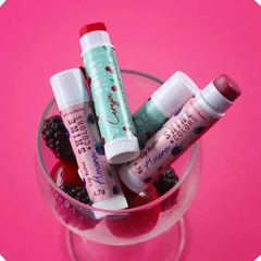 Imagem do Lip Balm Frutas De Amora FPS 15 Regenera Hidrata Os Lábios Shine Colors Abelha Rainha 4,7g REF 2773