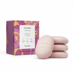 Sabonete Vegetal em Barra Ameixa e Praliné Instance Eudora Caixa Com 4 unid de 80g REF 58841
