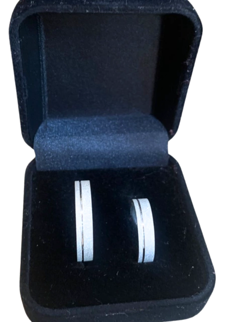 Par Aliança Prata 925 Namoro 4mm Diamantado Friso Liso lateral